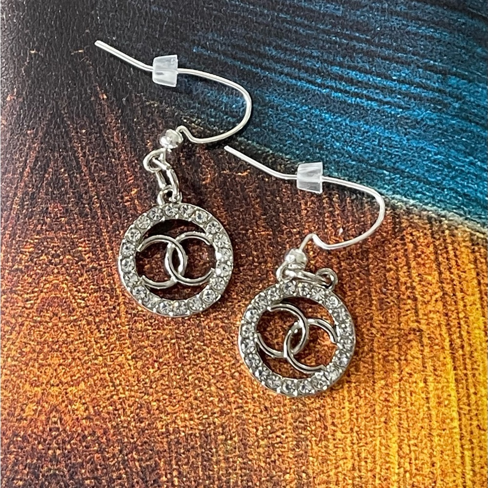 Elegant timeless earrings